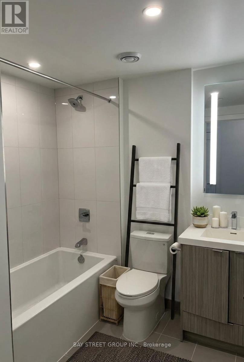 2304 - 30 Inn On The Park Drive, Toronto, Ontario  M3C 0P7 - Photo 17 - C13748810