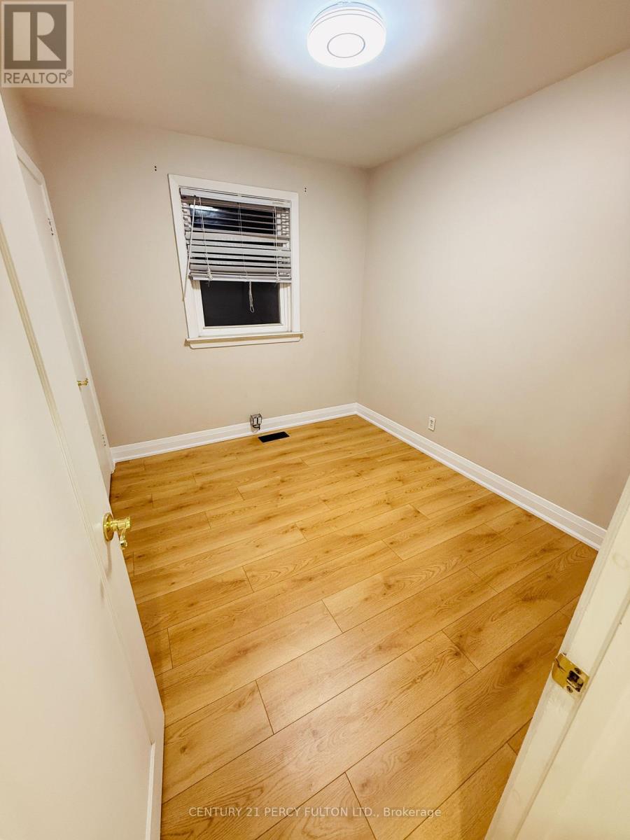 379 Welland Avenue, Oshawa, Ontario  L1J 3C7 - Photo 4 - E13748838