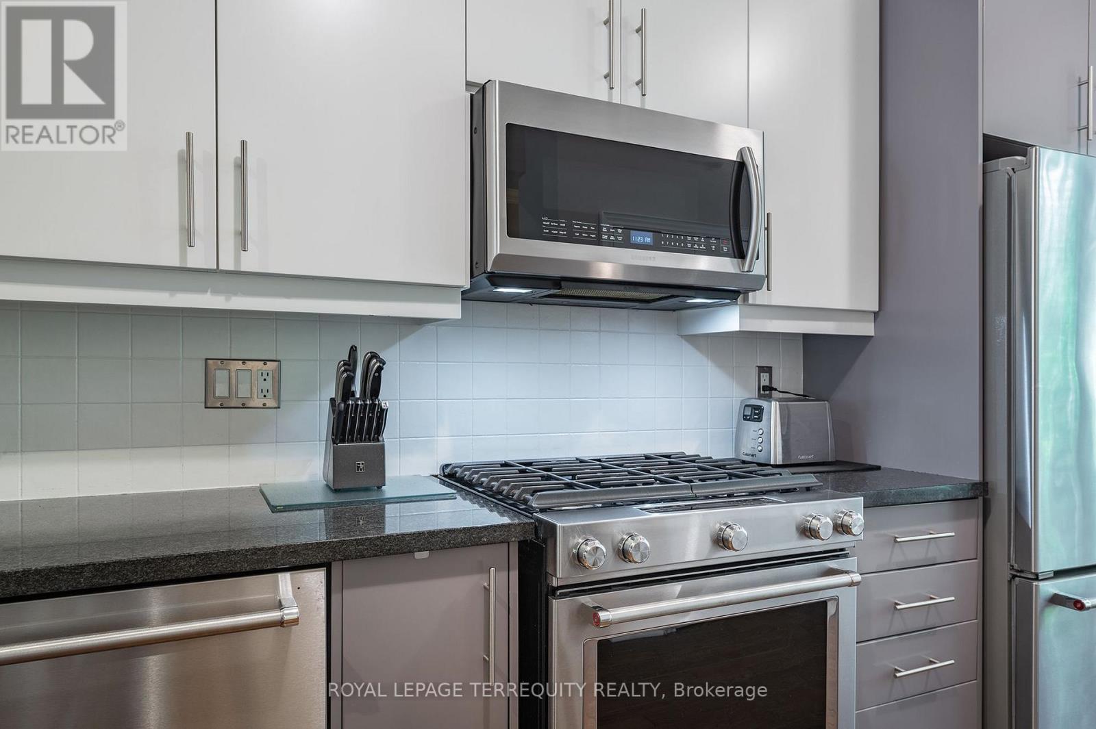 9 - 265 Van Dusen Boulevard, Toronto, Ontario  M8Z 3J2 - Photo 7 - W13748750