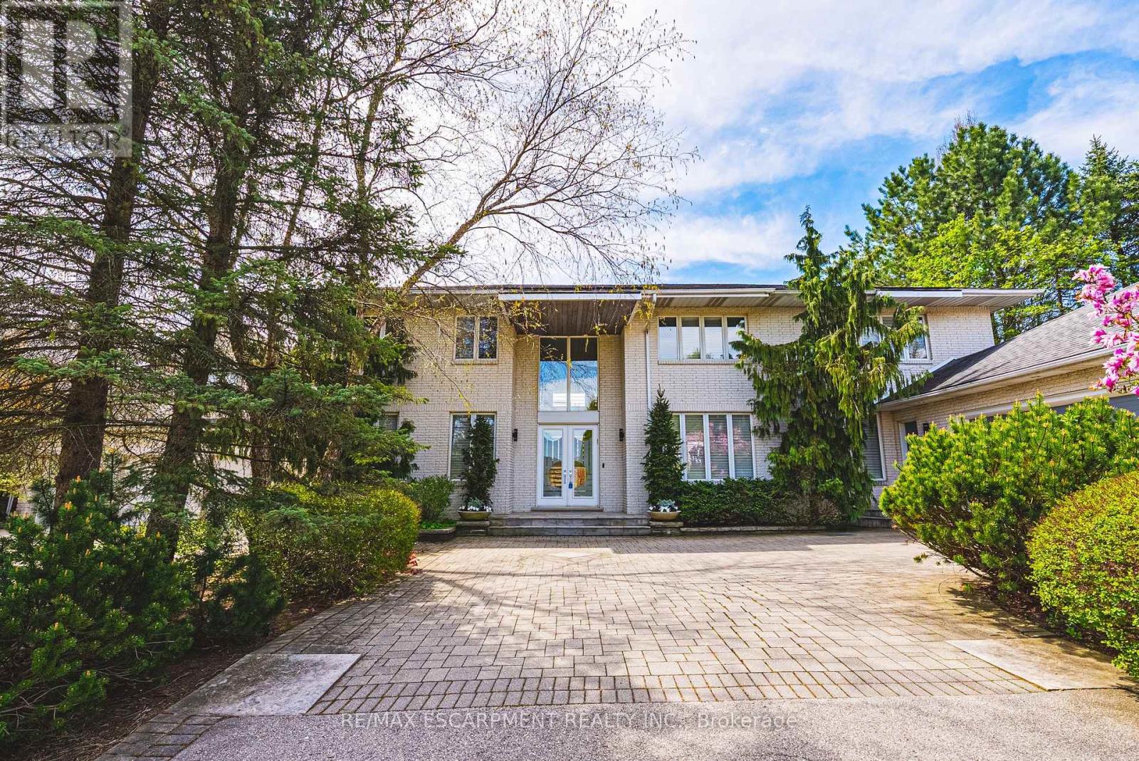 2 Anslow Court, Hamilton, Ontario  L9H 6Z2 - Photo 4 - X13215860