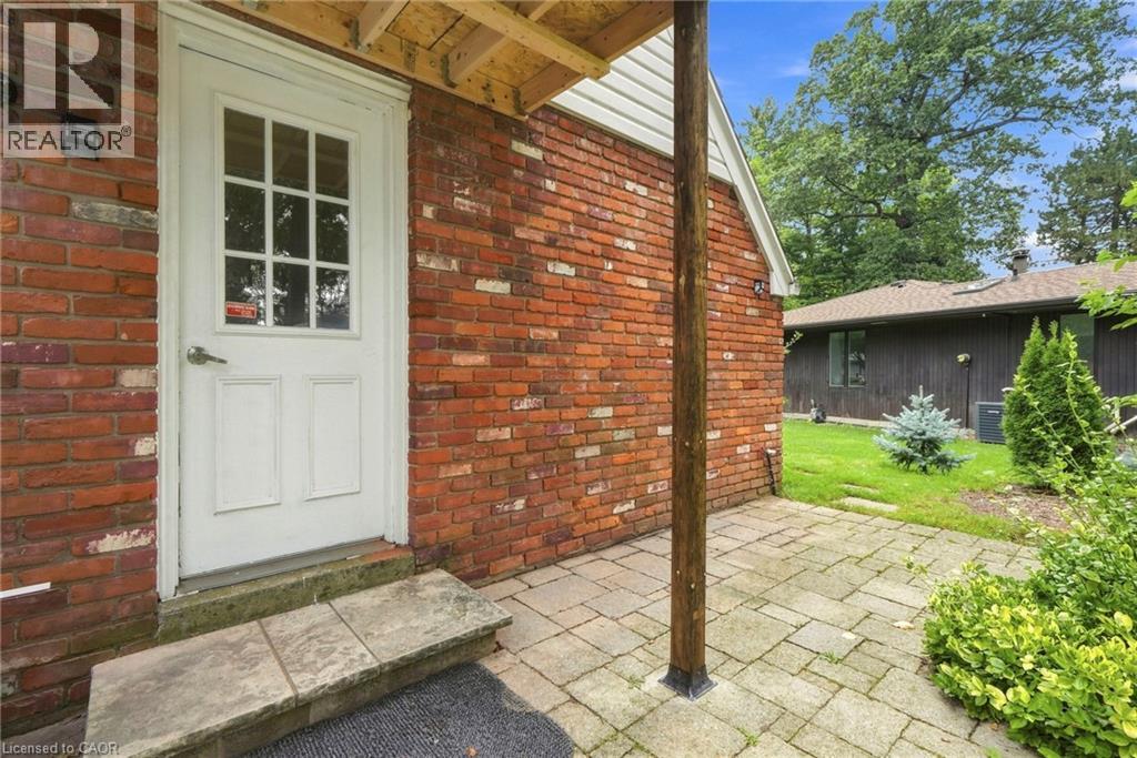 208 North Shore Boulevard W Unit# Lower, Burlington, Ontario  L7T 1A4 - Photo 2 - 40859969