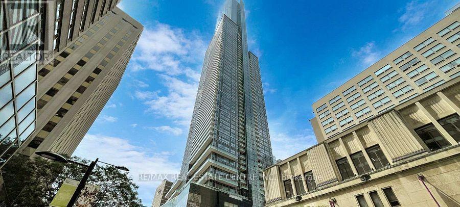 724 - 386 YONGE STREET, Toronto, Ontario