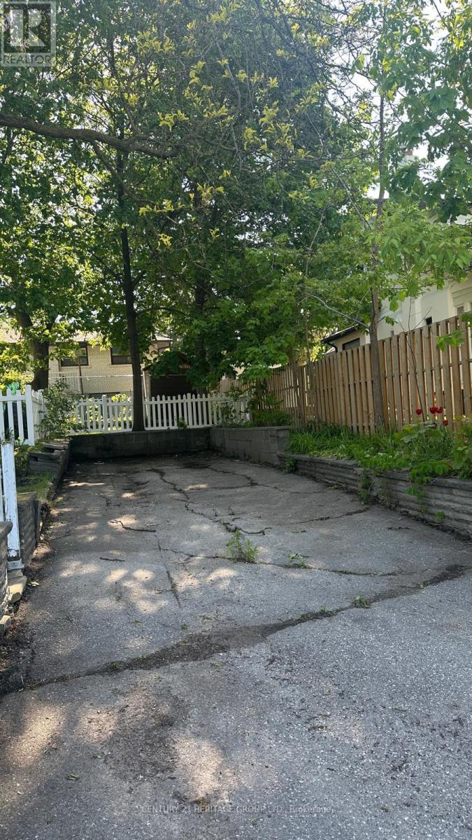 930 Scarlett Road, Toronto, Ontario M9P 2V5 - Photo 12 - W13748852
