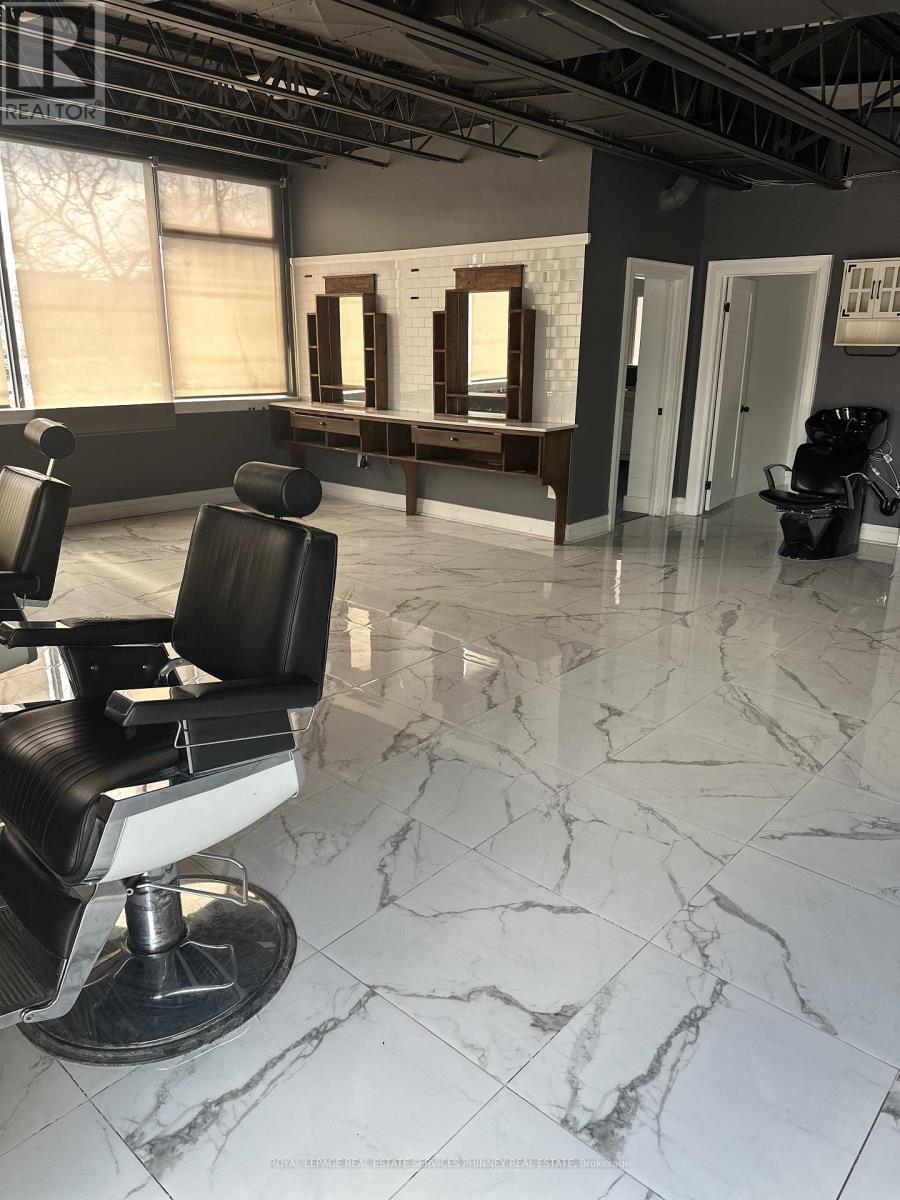 2 - 112 Lakeshore Road E, Mississauga, Ontario  L5G 1E3 - Photo 2 - W13748858