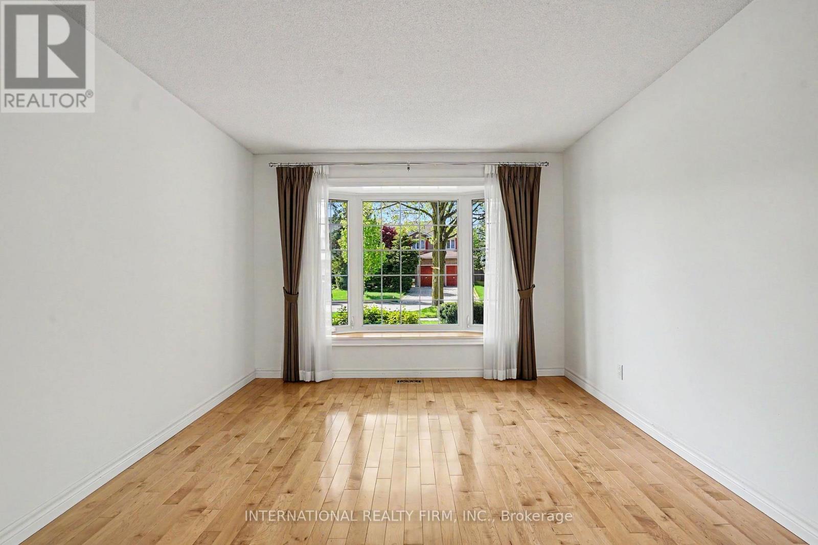 46 Heath Street, Richmond Hill, Ontario  L4B 2B5 - Photo 4 - N13748938