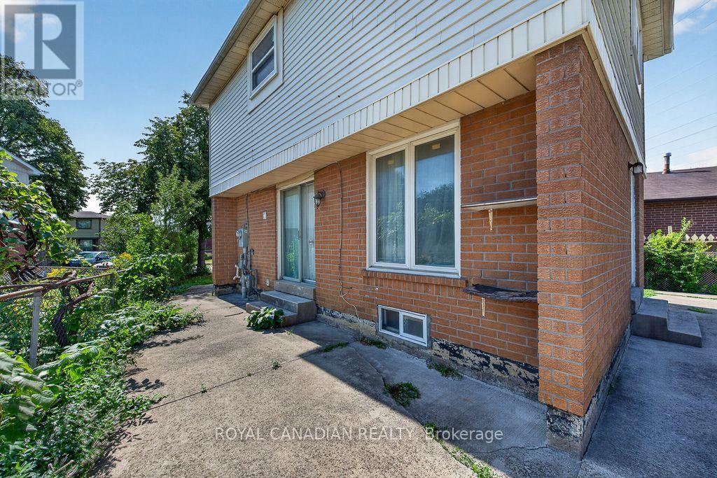 6 Damascus Drive, Toronto, Ontario  M9V 4G1 - Photo 8 - W13748950