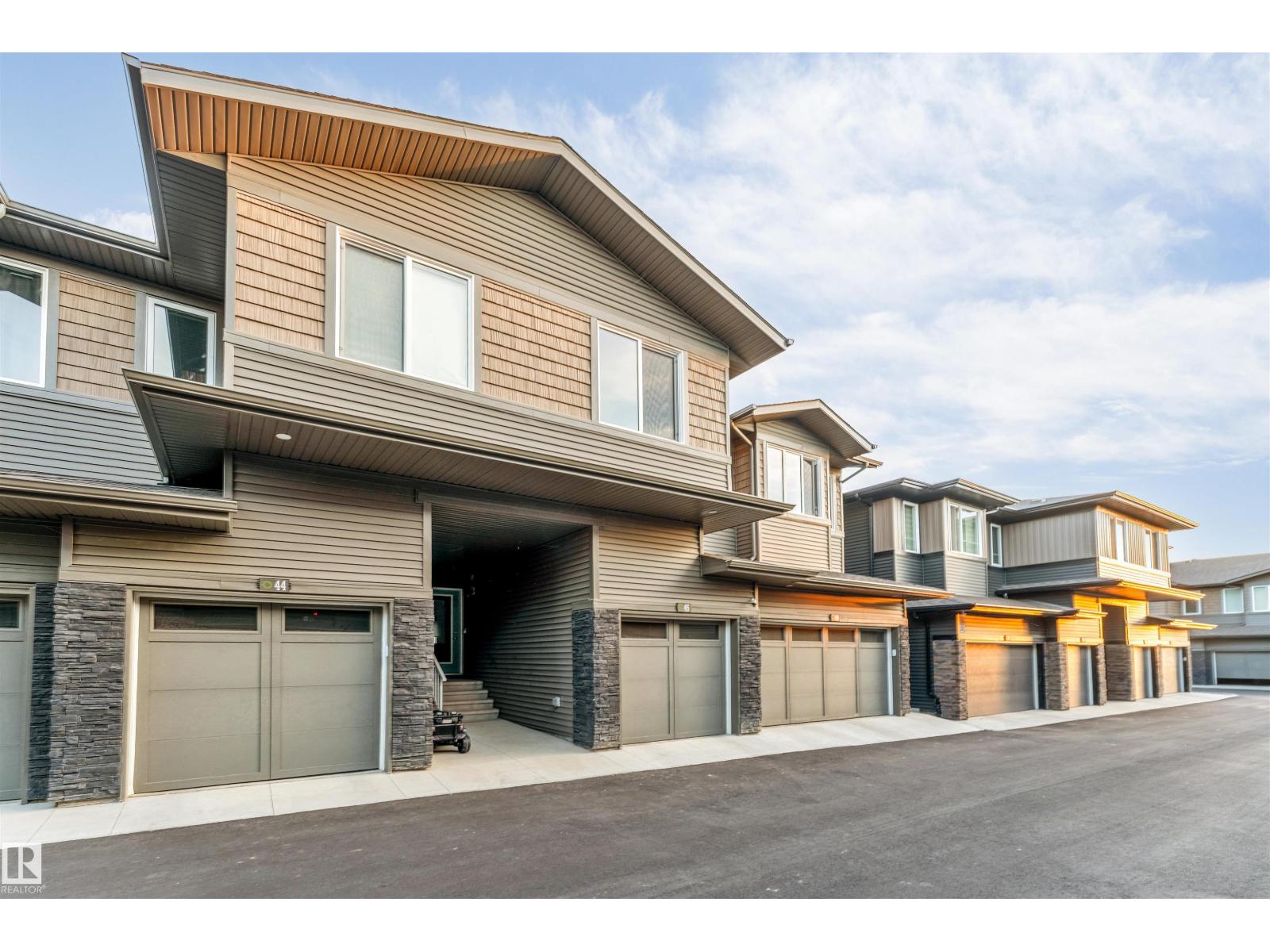 #45 2710 66 St SW, Edmonton, Alberta T6X 3H4 - Photo 2 - E4507309