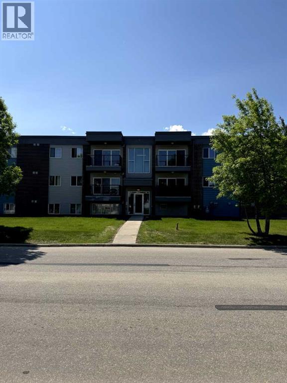 205, 709 6 Avenue SE, Slave Lake, Alberta  T0G 2A3 - Photo 1 - A2343044