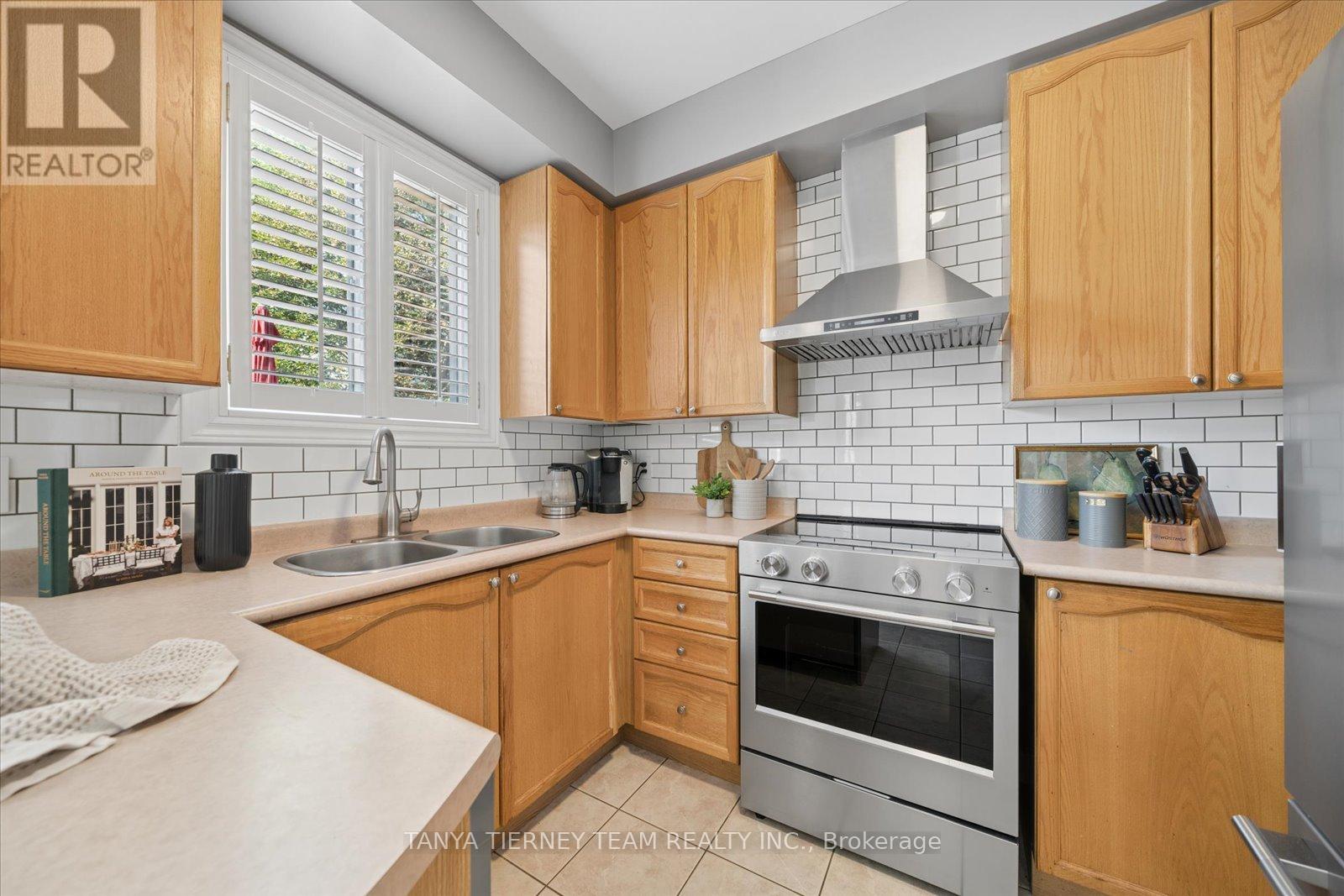 16 Corianne Avenue, Whitby, Ontario  L1M 2J2 - Photo 16 - E13748986