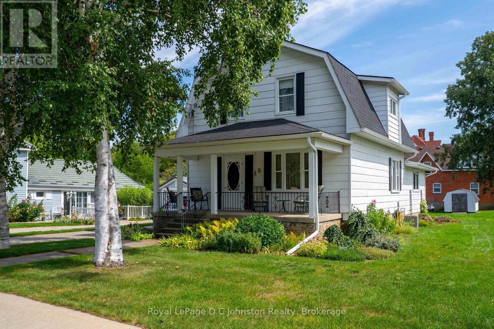 48 Grosvenor Street S, Saugeen Shores, Ontario  N0H 2L0 - Photo 1 - X13746100