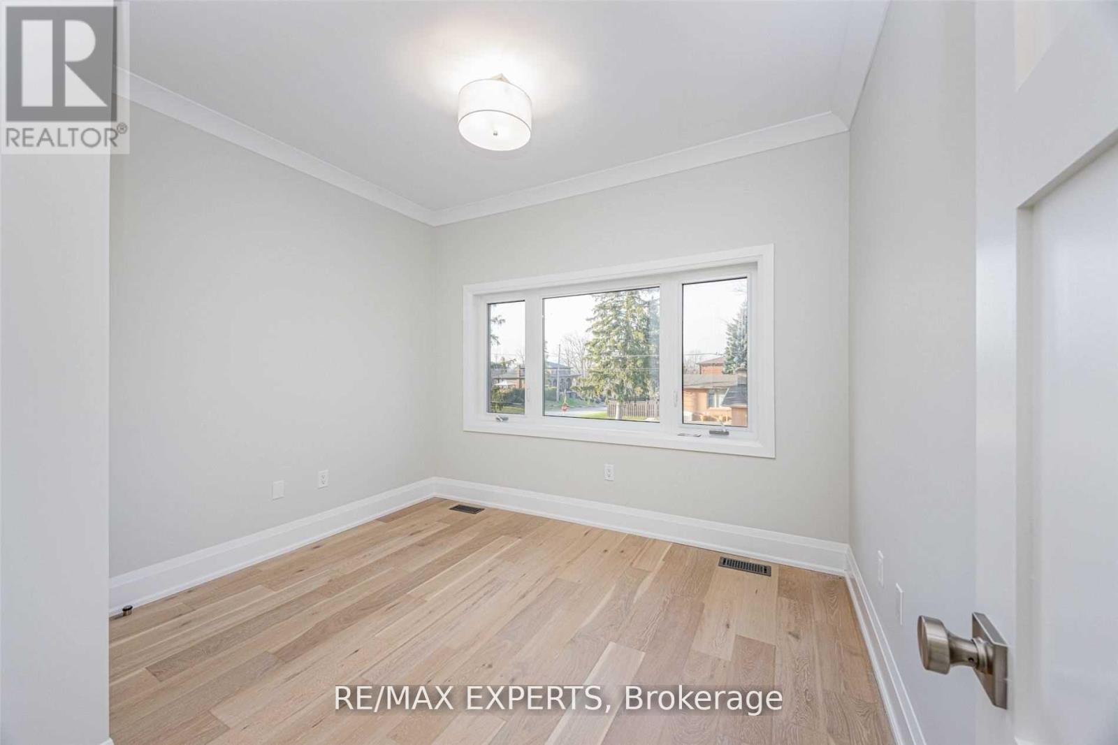 55 Muir Avenue, Toronto, Ontario  M9L 1H5 - Photo 11 - W13748968