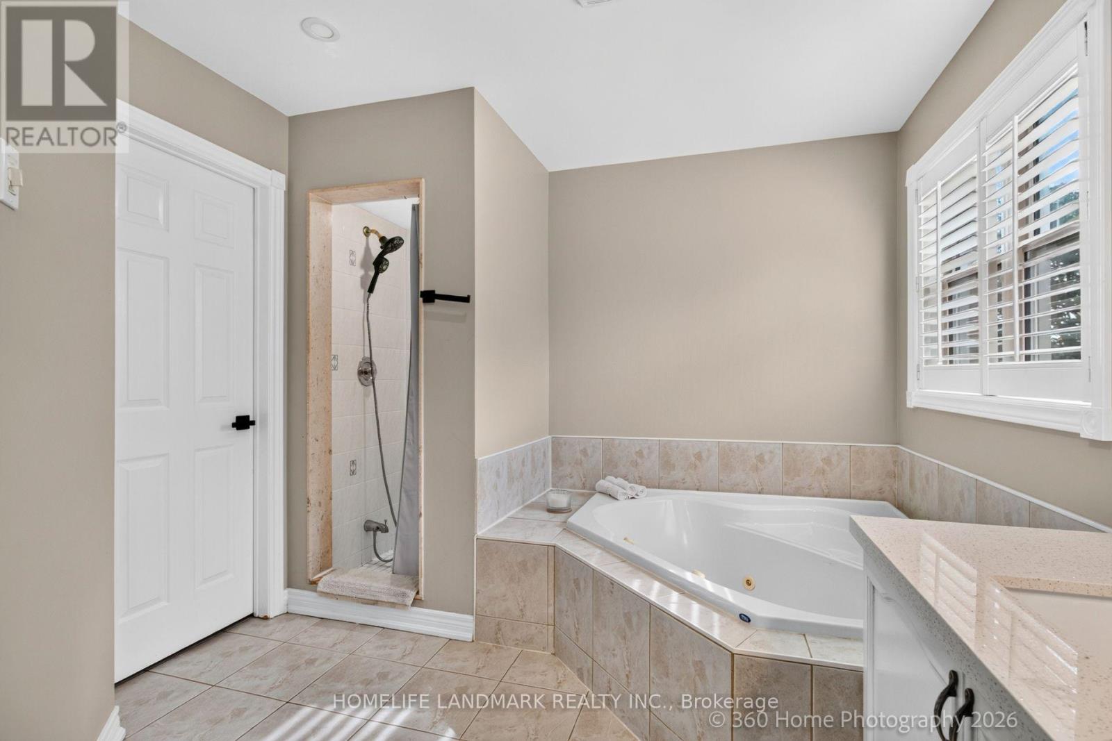 42 Blackfriar Avenue, Whitby, Ontario  L1M 1E4 - Photo 15 - E13748754