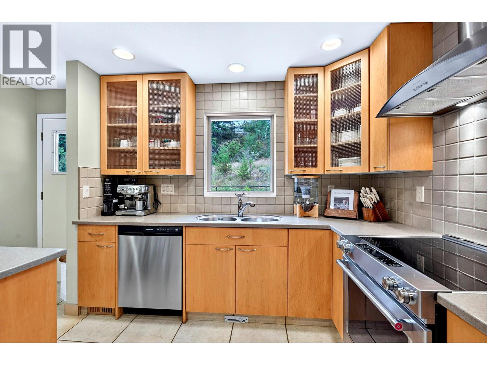 233 Monmouth Drive, Kamloops, British Columbia  V2E 1L9 - Photo 12 - 10334399