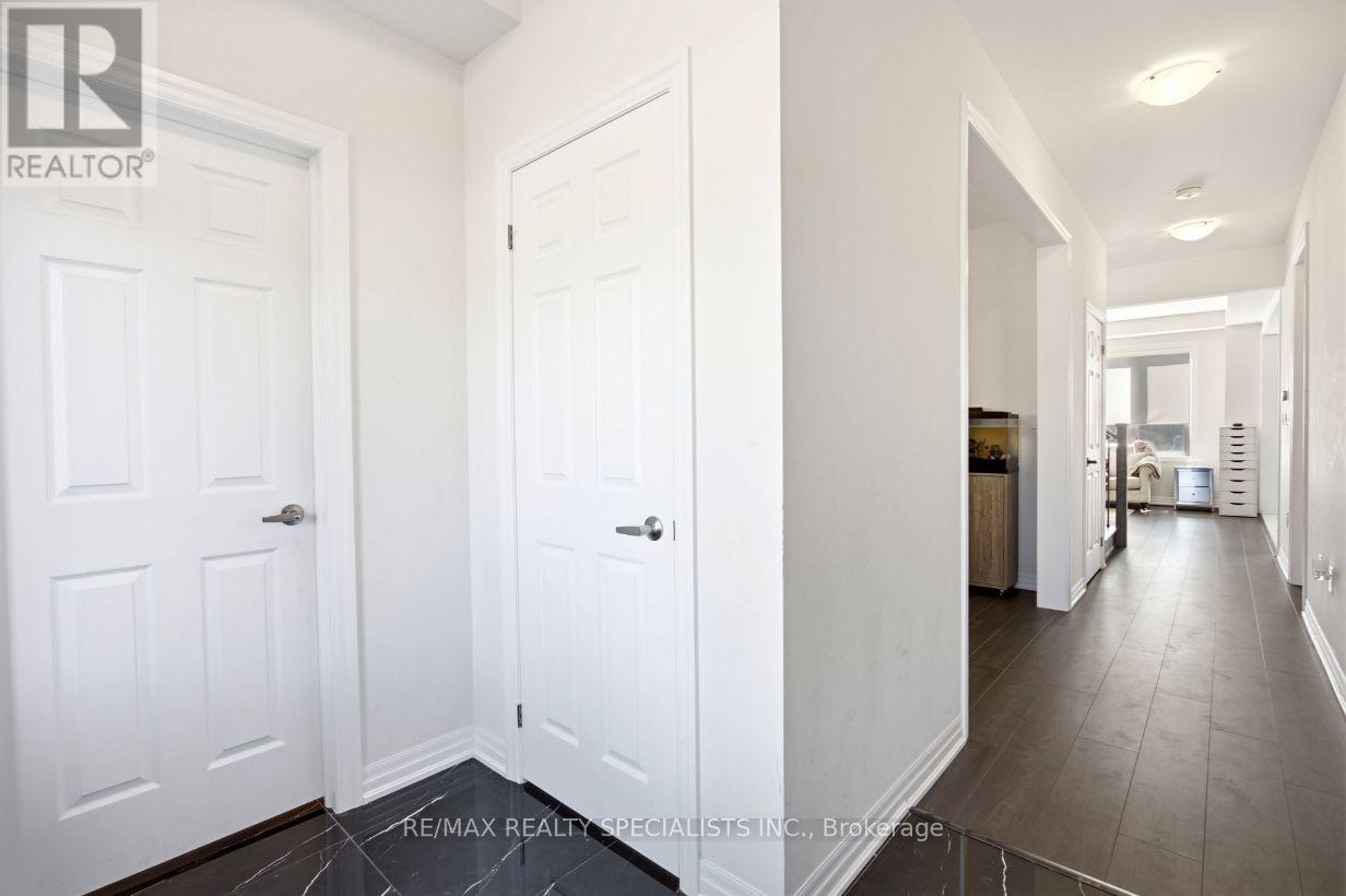 27 Salmon Crescent, Clarington, Ontario  L1B 1L9 - Photo 5 - E13749026