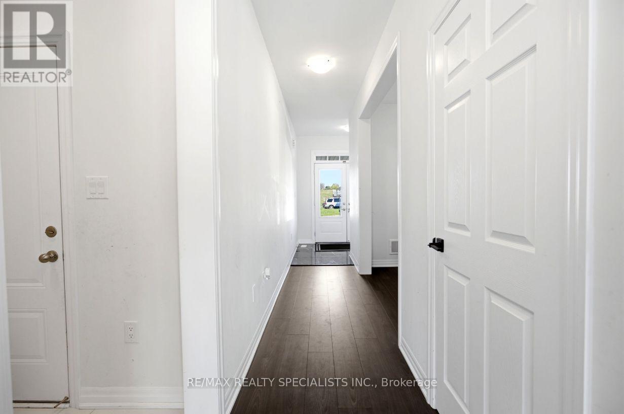 27 Salmon Crescent, Clarington, Ontario  L1B 1L9 - Photo 6 - E13749026