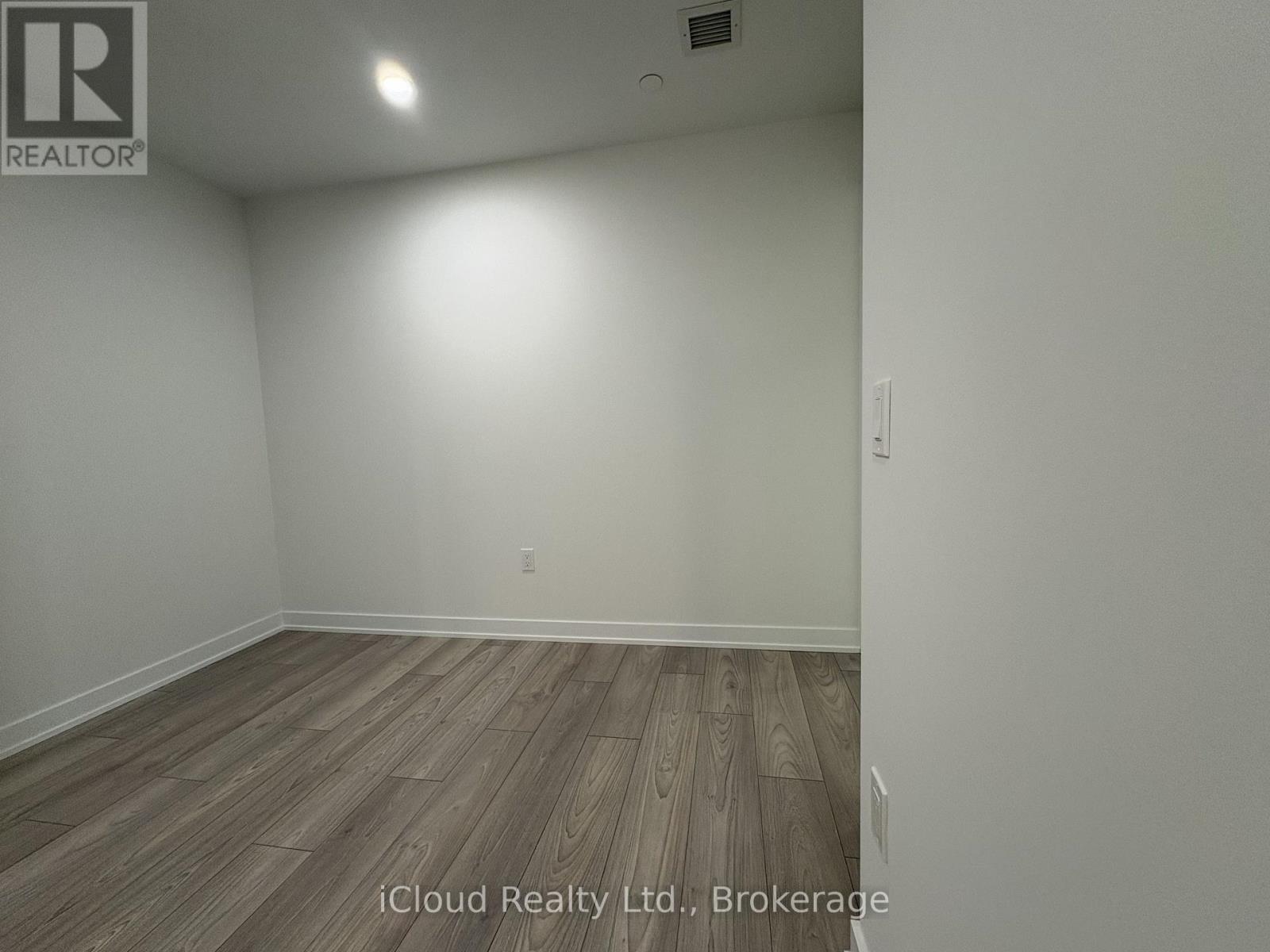 Th 02 - 1 Fairview Road, Mississauga, Ontario  L5A 0B4 - Photo 15 - W13749010