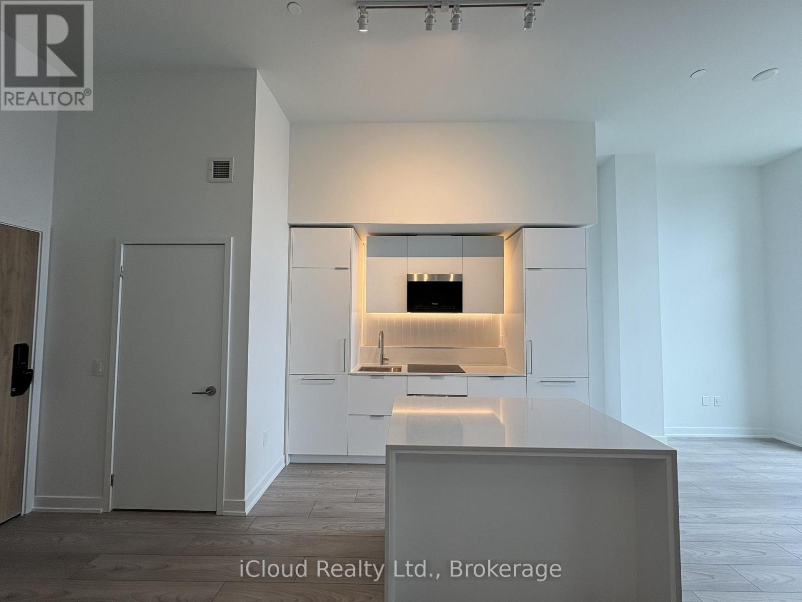 Th 02 - 1 Fairview Road, Mississauga, Ontario  L5A 0B4 - Photo 4 - W13749010
