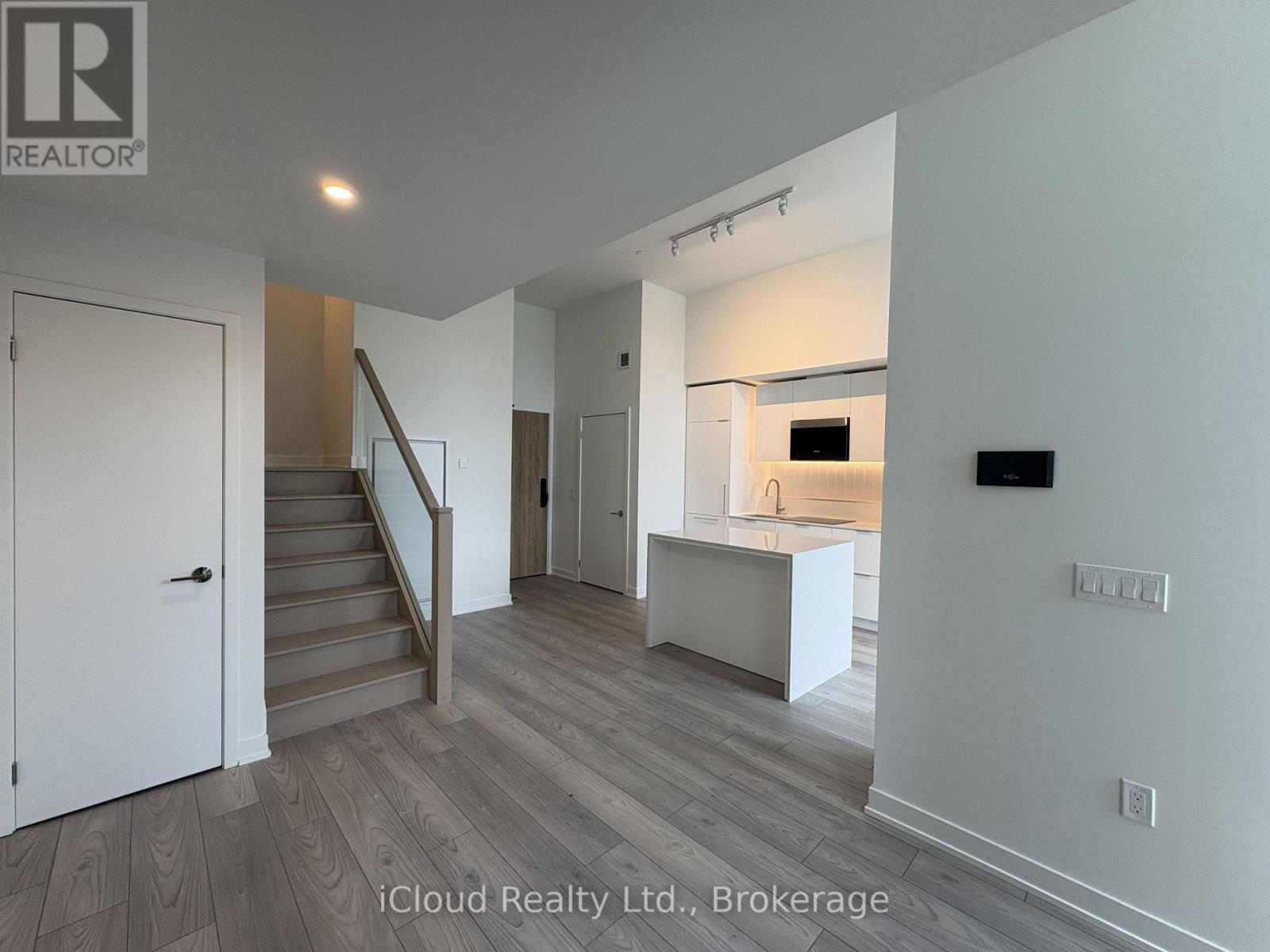 Th 02 - 1 Fairview Road, Mississauga, Ontario  L5A 0B4 - Photo 7 - W13749010
