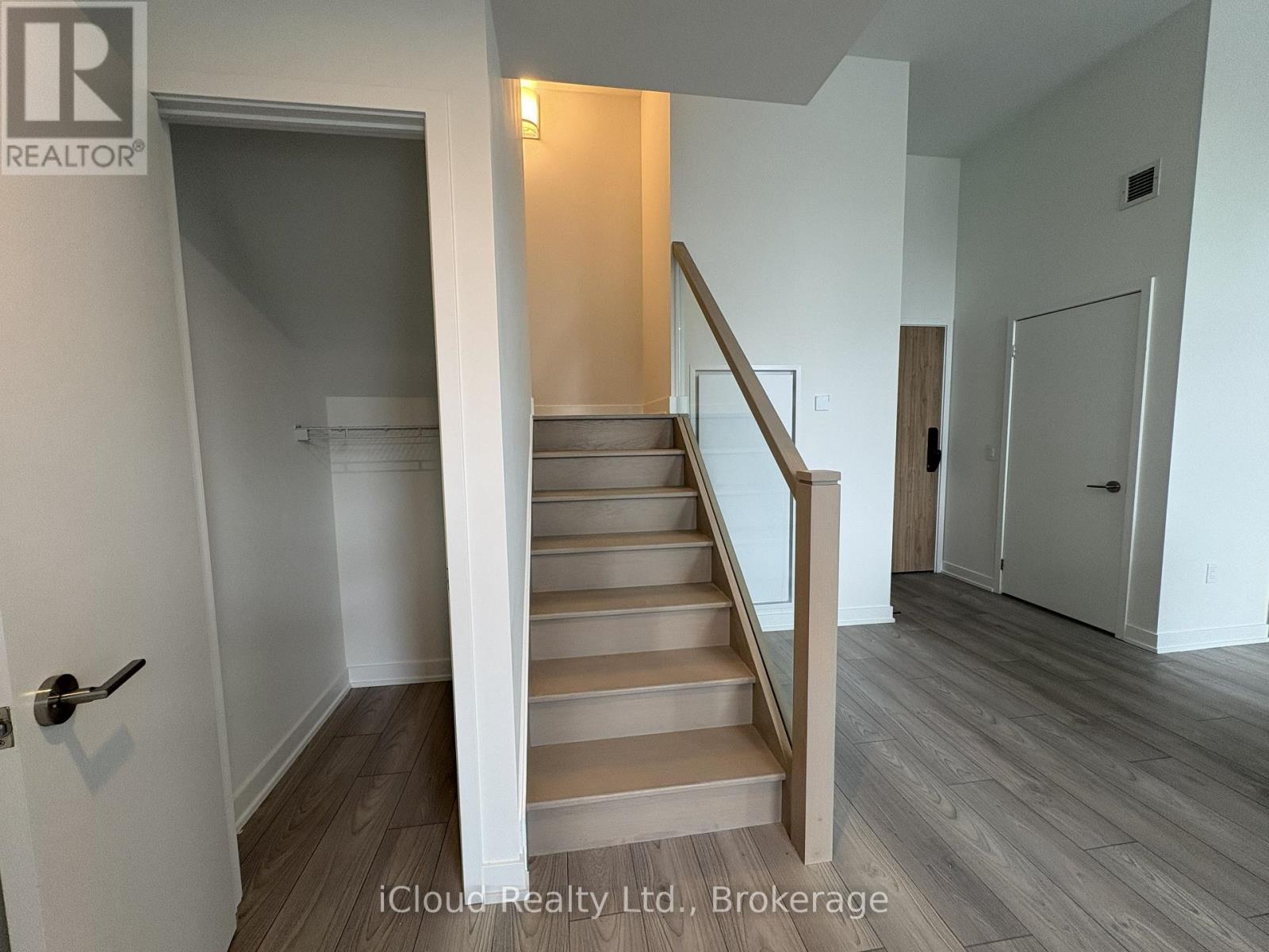 Th 02 - 1 Fairview Road, Mississauga, Ontario  L5A 0B4 - Photo 8 - W13749010