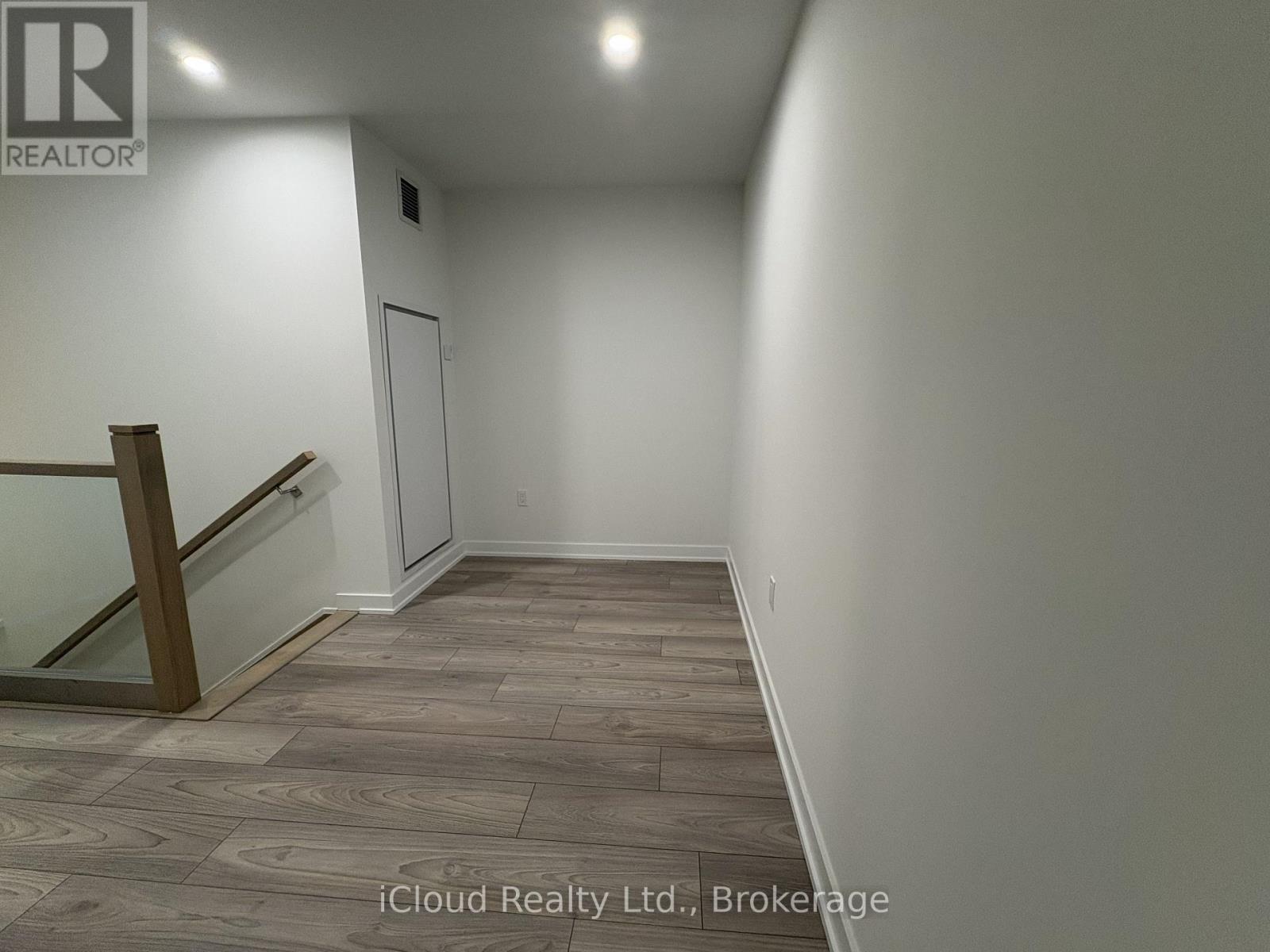 Th 02 - 1 Fairview Road, Mississauga, Ontario  L5A 0B4 - Photo 9 - W13749010