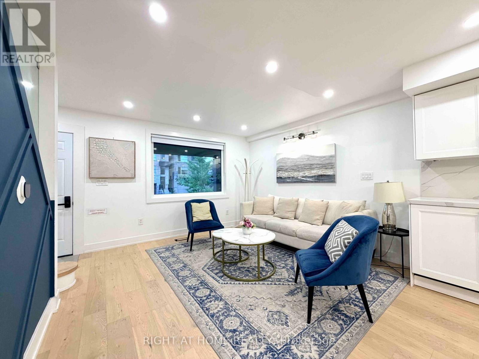 28 Pendeen Avenue, Toronto, Ontario  M6N 2P3 - Photo 5 - W13737680