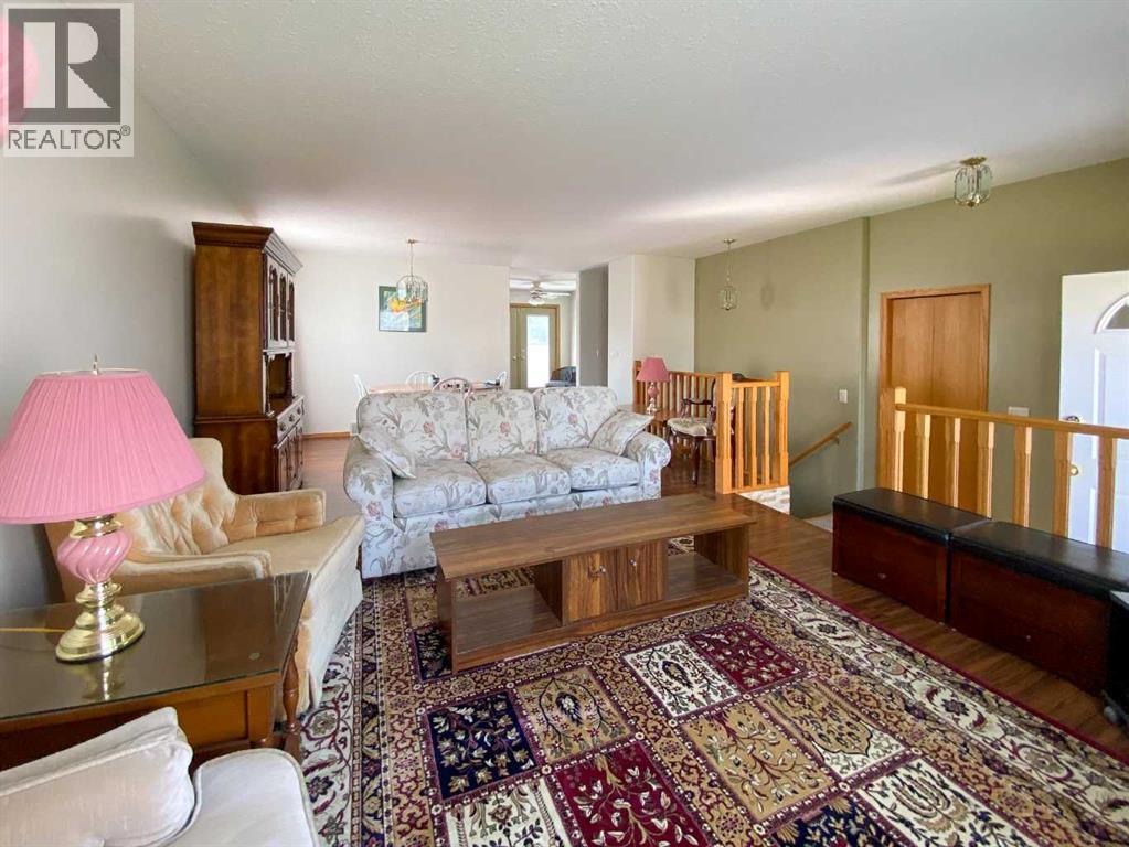 5601 43 St Close, Olds, Alberta  T4H 1C3 - Photo 3 - A2342785