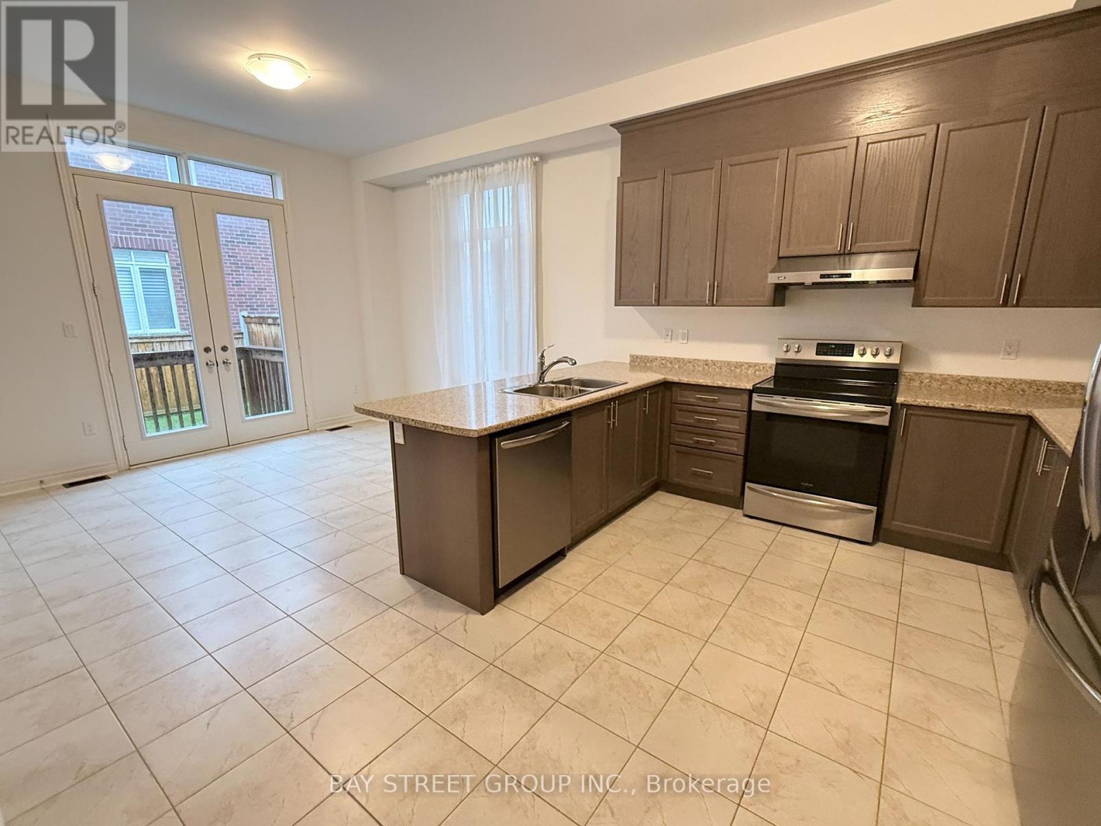 69 Tupling Street, Bradford West Gwillimbury, Ontario  L3Z 0W6 - Photo 10 - N13749068