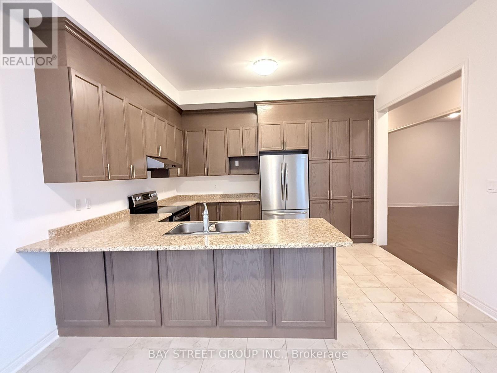 69 Tupling Street, Bradford West Gwillimbury, Ontario  L3Z 0W6 - Photo 9 - N13749068