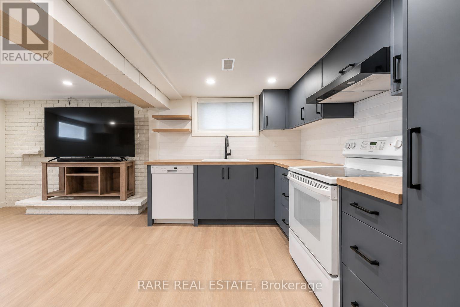 1 - 27 Fairbank Avenue, Toronto, Ontario  M6E 3Y5 - Photo 4 - W13749088