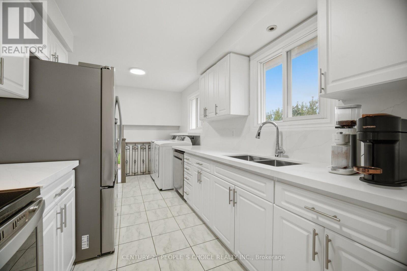 578 Cavell Drive, Mississauga, Ontario  L5B 2N9 - Photo 12 - W13749090