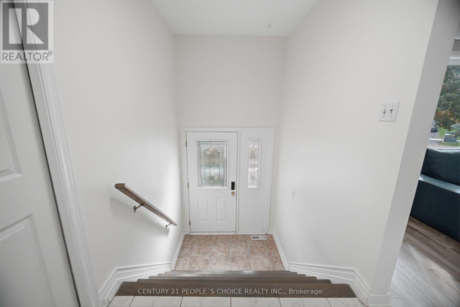 578 Cavell Drive, Mississauga, Ontario  L5B 2N9 - Photo 4 - W13749090