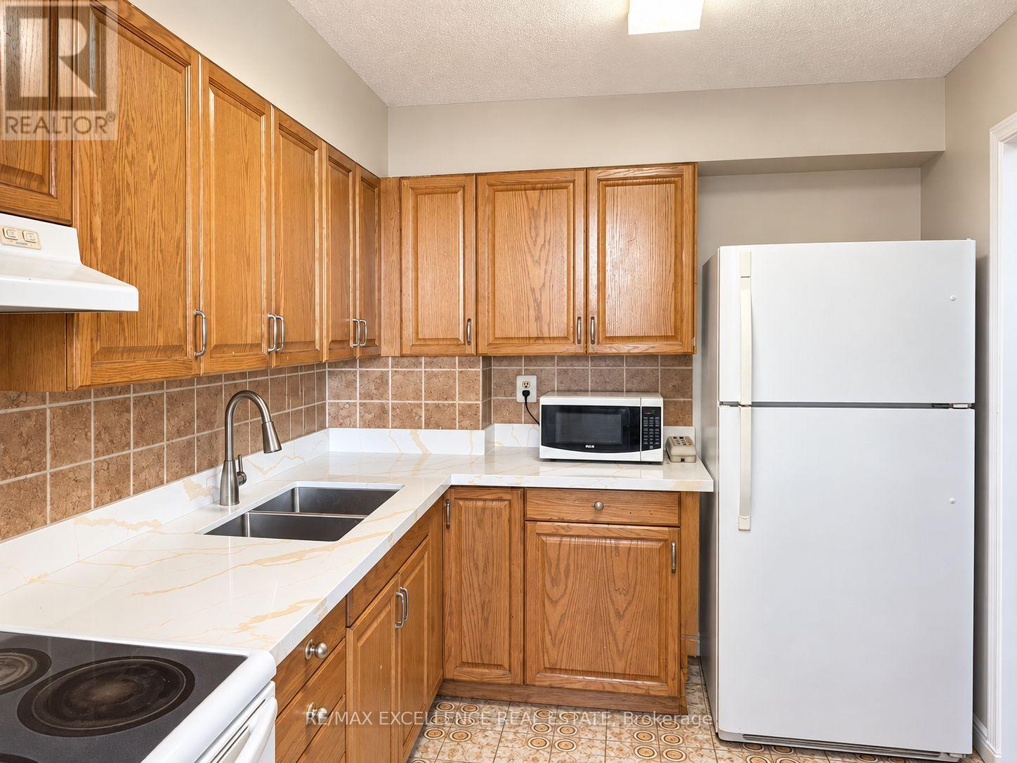 2105 - 3390 Weston Road, Toronto, Ontario  M9M 2X3 - Photo 11 - W13749094