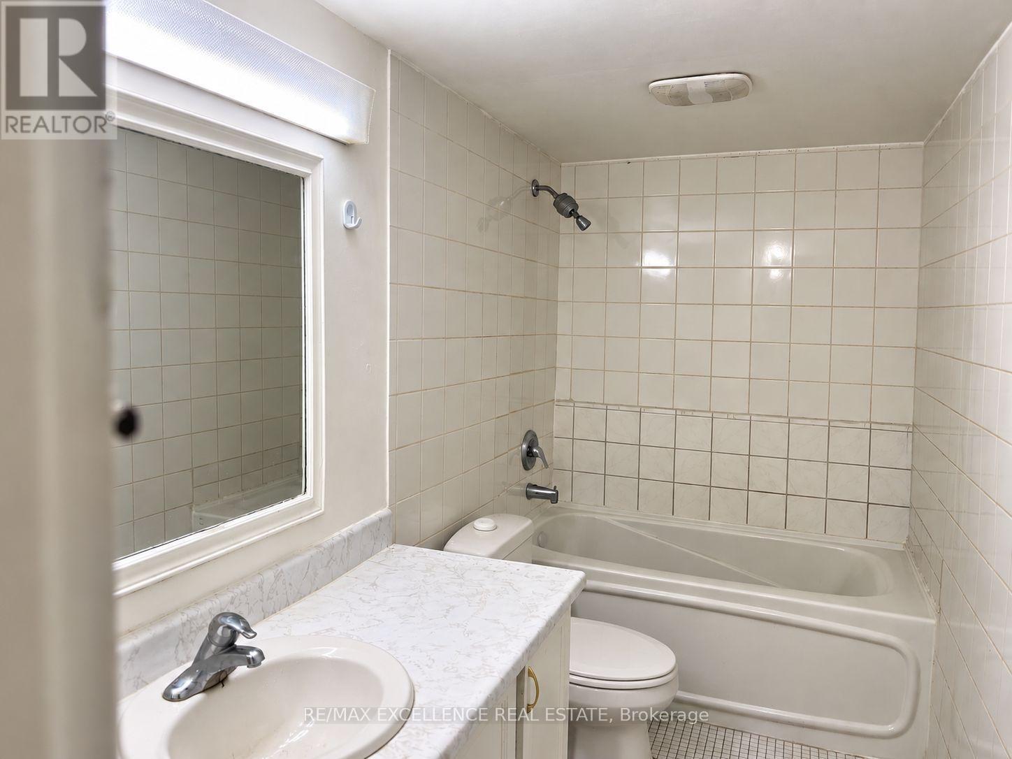 2105 - 3390 Weston Road, Toronto, Ontario  M9M 2X3 - Photo 12 - W13749094