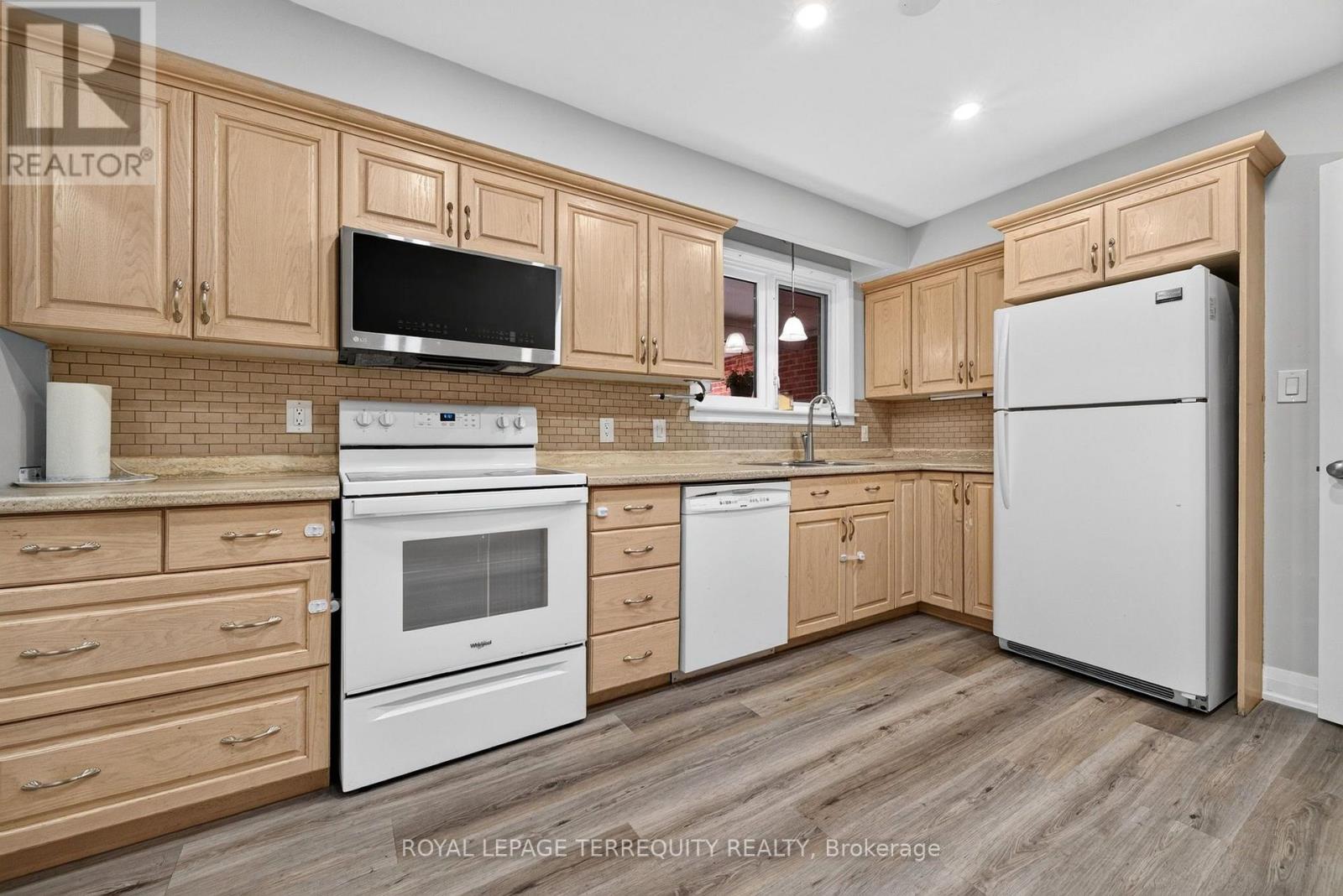 134 Switzer Drive, Oshawa, Ontario  L1G 3J7 - Photo 17 - E13749066