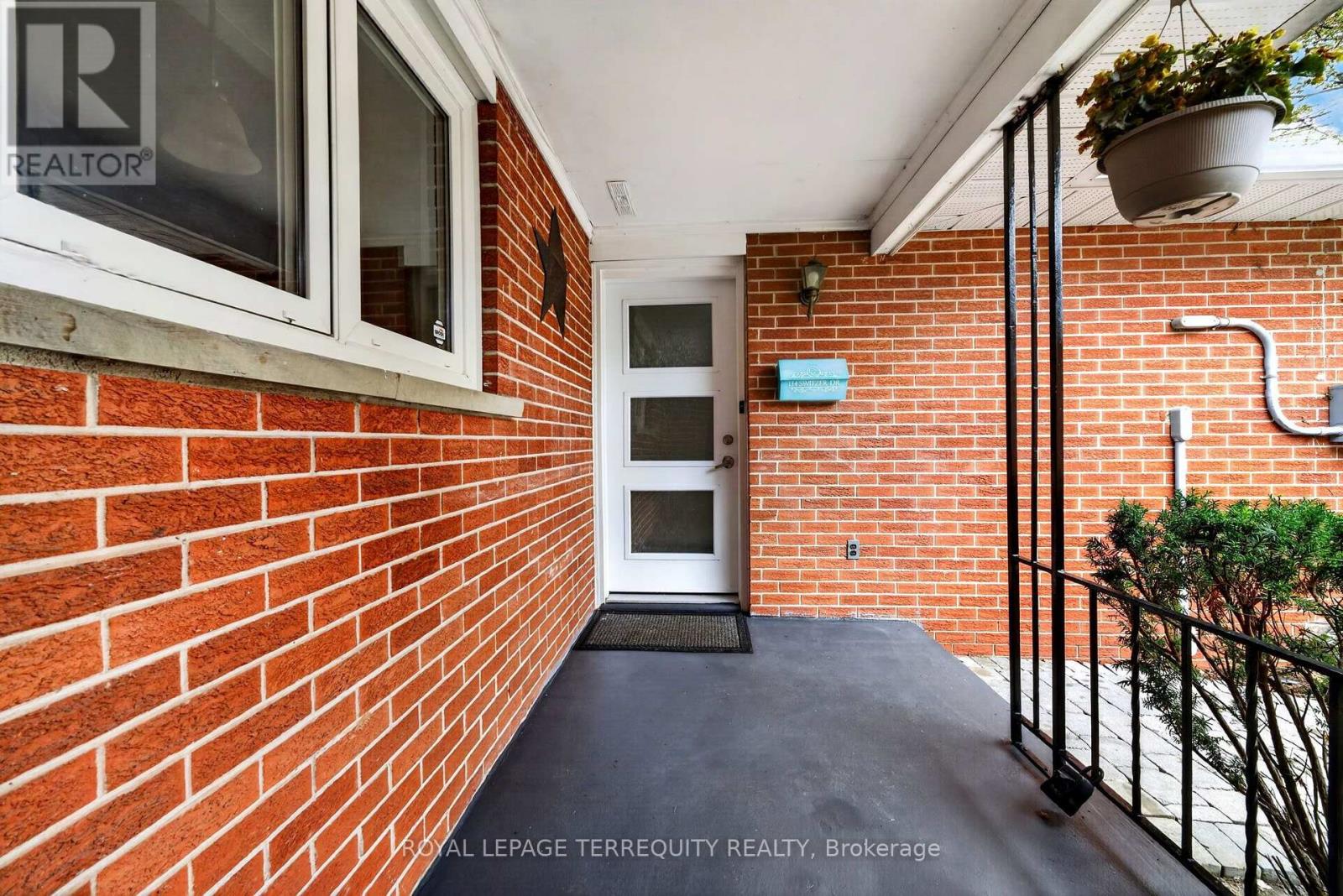 134 Switzer Drive, Oshawa, Ontario  L1G 3J7 - Photo 5 - E13749066