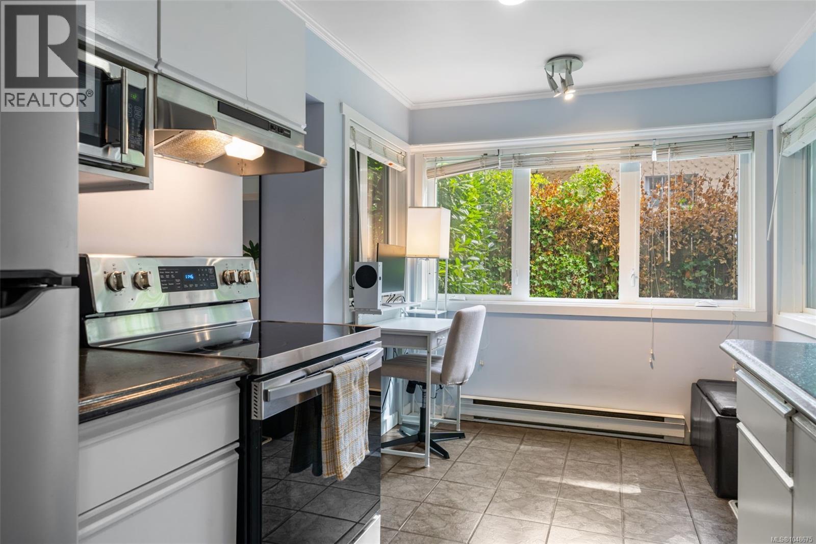 103 1619 Morrison St, Victoria, British Columbia  V8R 6R8 - Photo 8 - 1048675