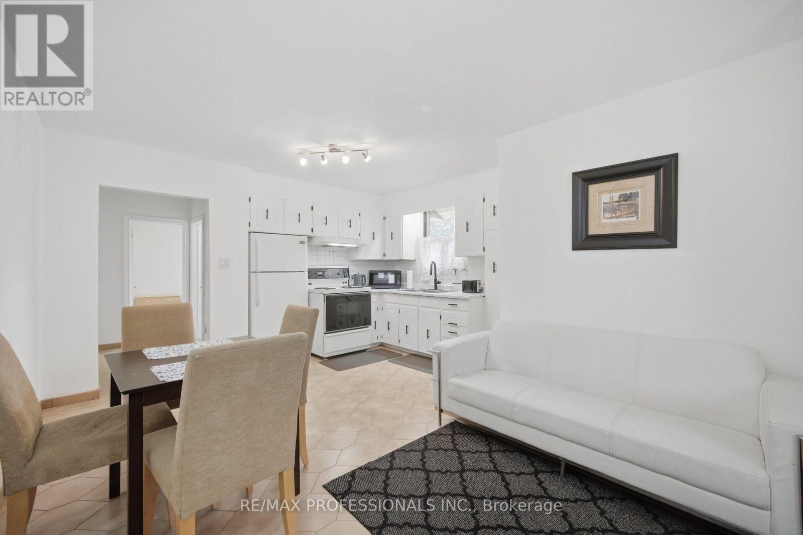 53 Wilmar Road, Toronto, Ontario  M9B 3R8 - Photo 11 - W13749136