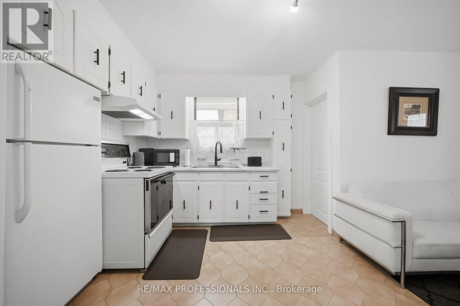53 Wilmar Road, Toronto, Ontario  M9B 3R8 - Photo 14 - W13749136