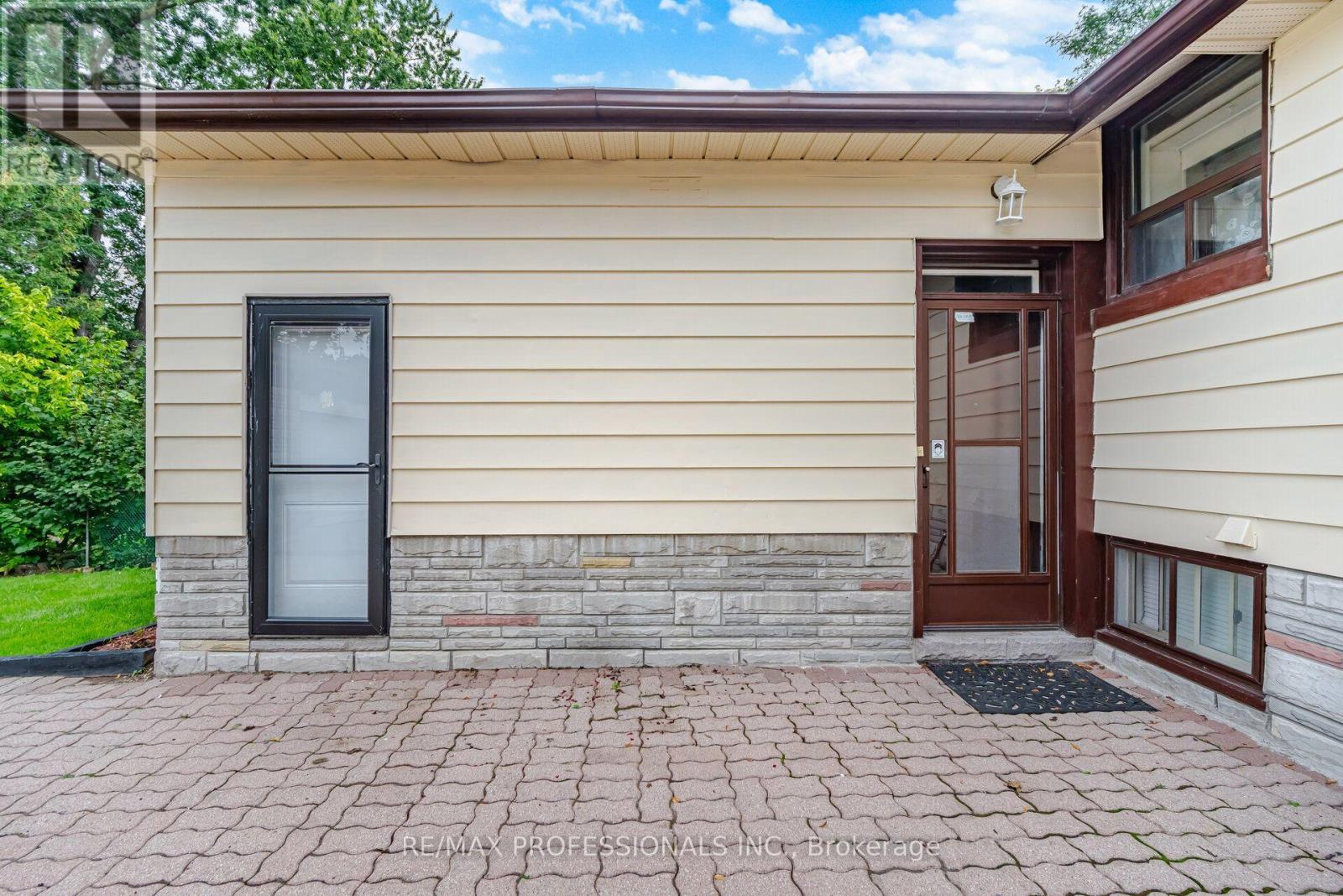 53 Wilmar Road, Toronto, Ontario  M9B 3R8 - Photo 23 - W13749136
