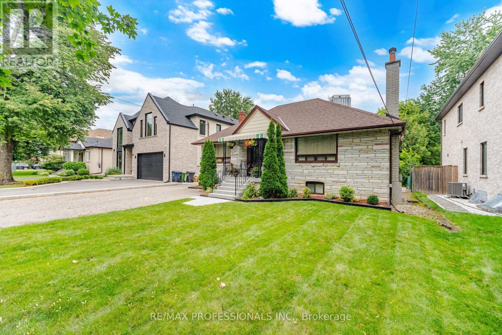 53 Wilmar Road, Toronto, Ontario  M9B 3R8 - Photo 3 - W13749136