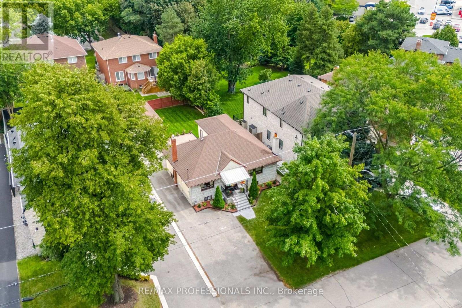 53 Wilmar Road, Toronto, Ontario  M9B 3R8 - Photo 4 - W13749136