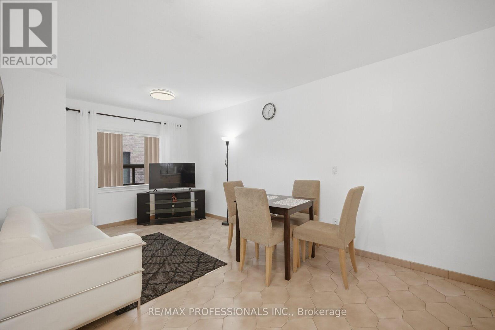 53 Wilmar Road, Toronto, Ontario  M9B 3R8 - Photo 8 - W13749136