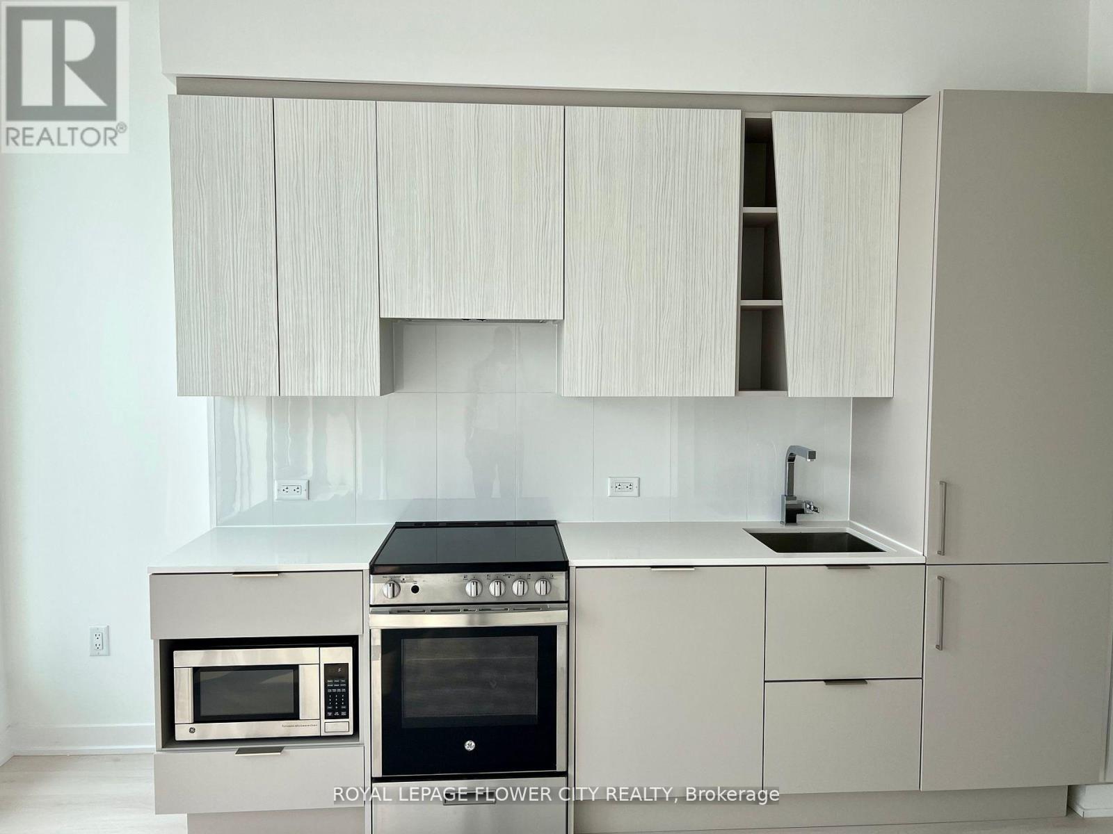 607 - 3900 Confederation Parkway, Mississauga, Ontario  L5B 0M3 - Photo 2 - W13749138