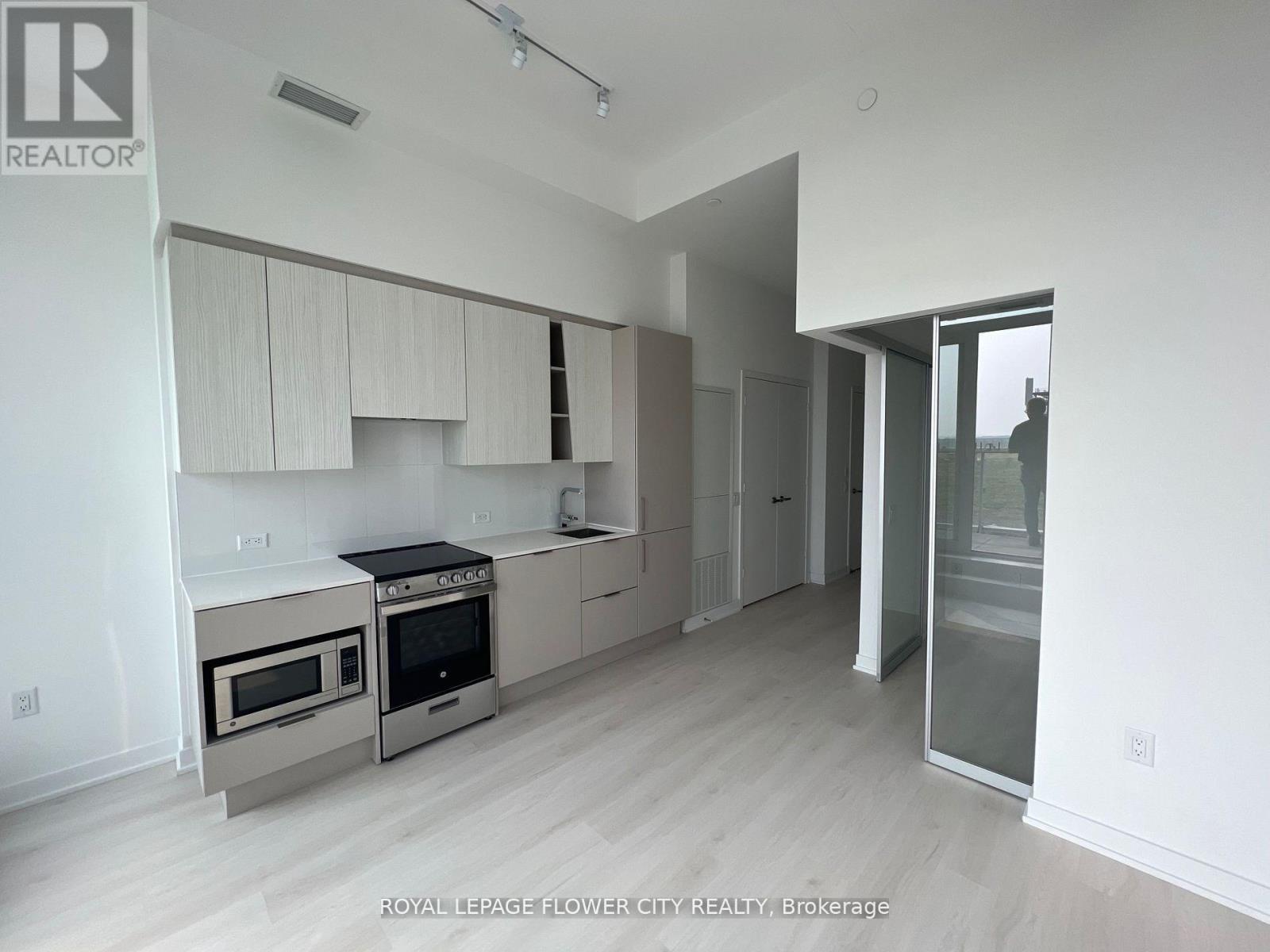 607 - 3900 Confederation Parkway, Mississauga, Ontario  L5B 0M3 - Photo 3 - W13749138