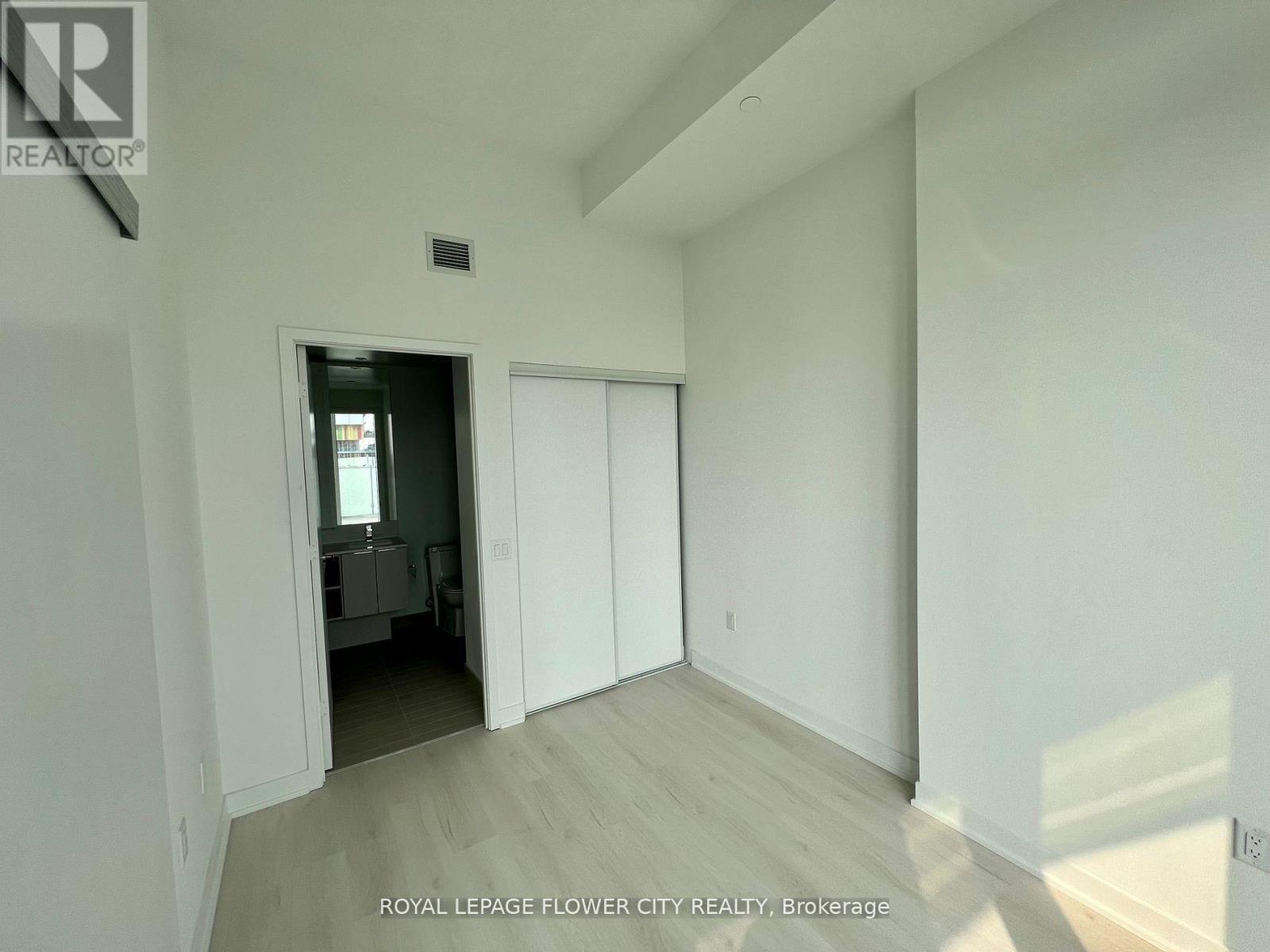 607 - 3900 Confederation Parkway, Mississauga, Ontario  L5B 0M3 - Photo 4 - W13749138