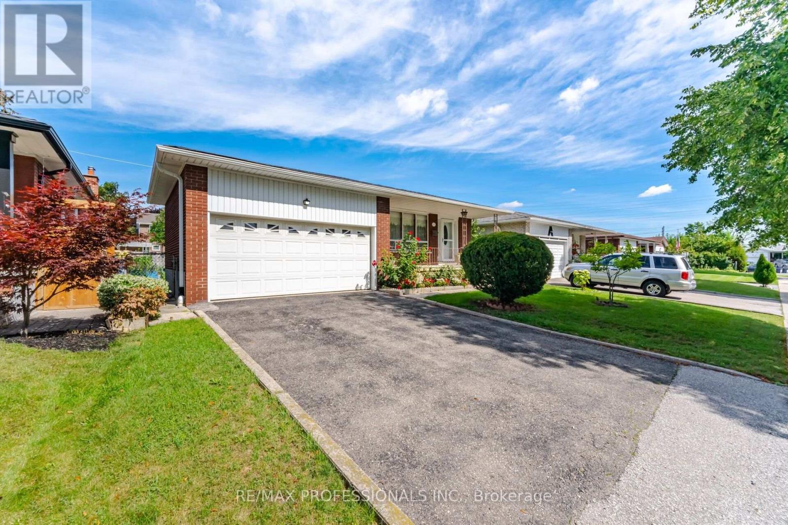 19 EARLDOWN DRIVE, Toronto, Ontario