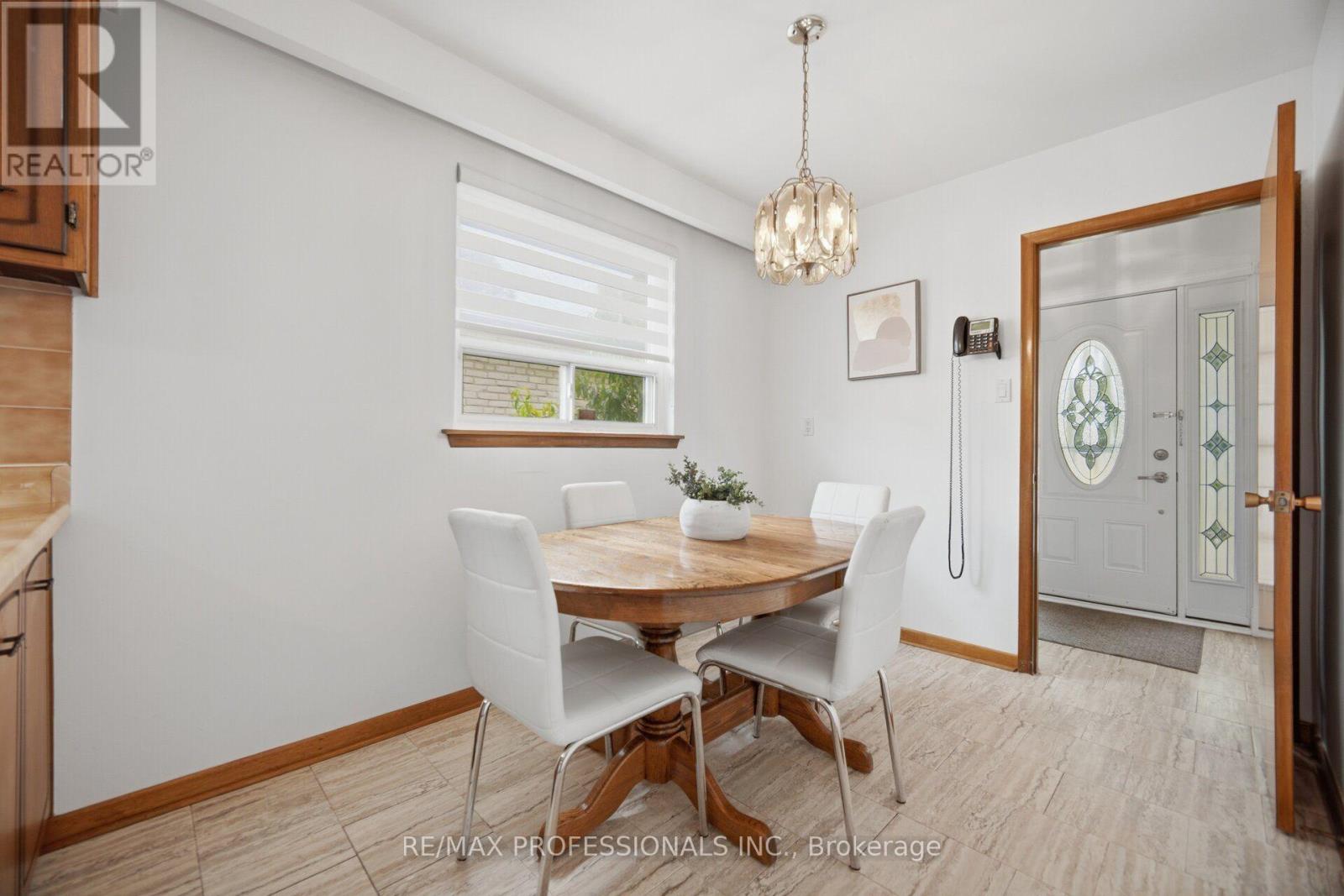 19 Earldown Drive, Toronto, Ontario  M9R 2L4 - Photo 15 - W13749144