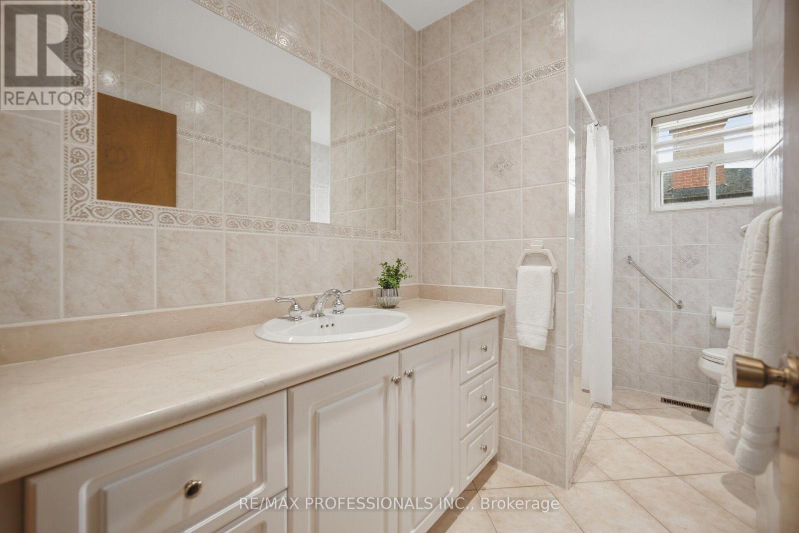 19 Earldown Drive, Toronto, Ontario  M9R 2L4 - Photo 23 - W13749144