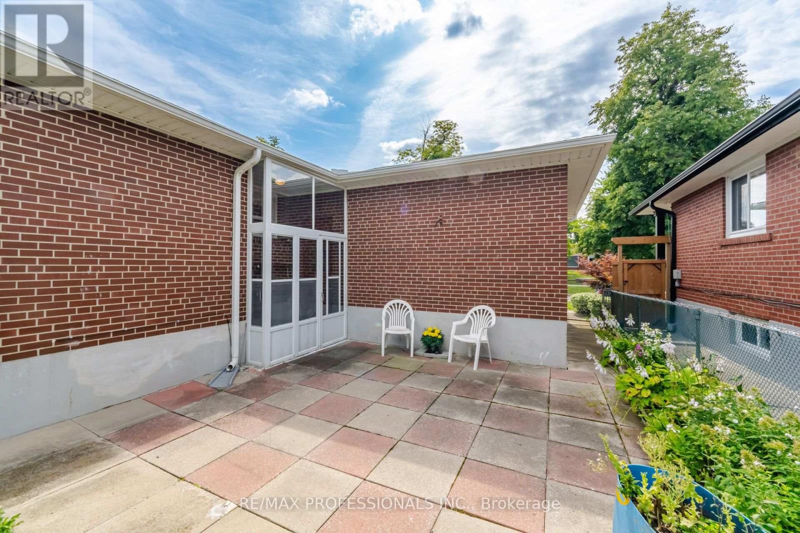 19 Earldown Drive, Toronto, Ontario  M9R 2L4 - Photo 24 - W13749144
