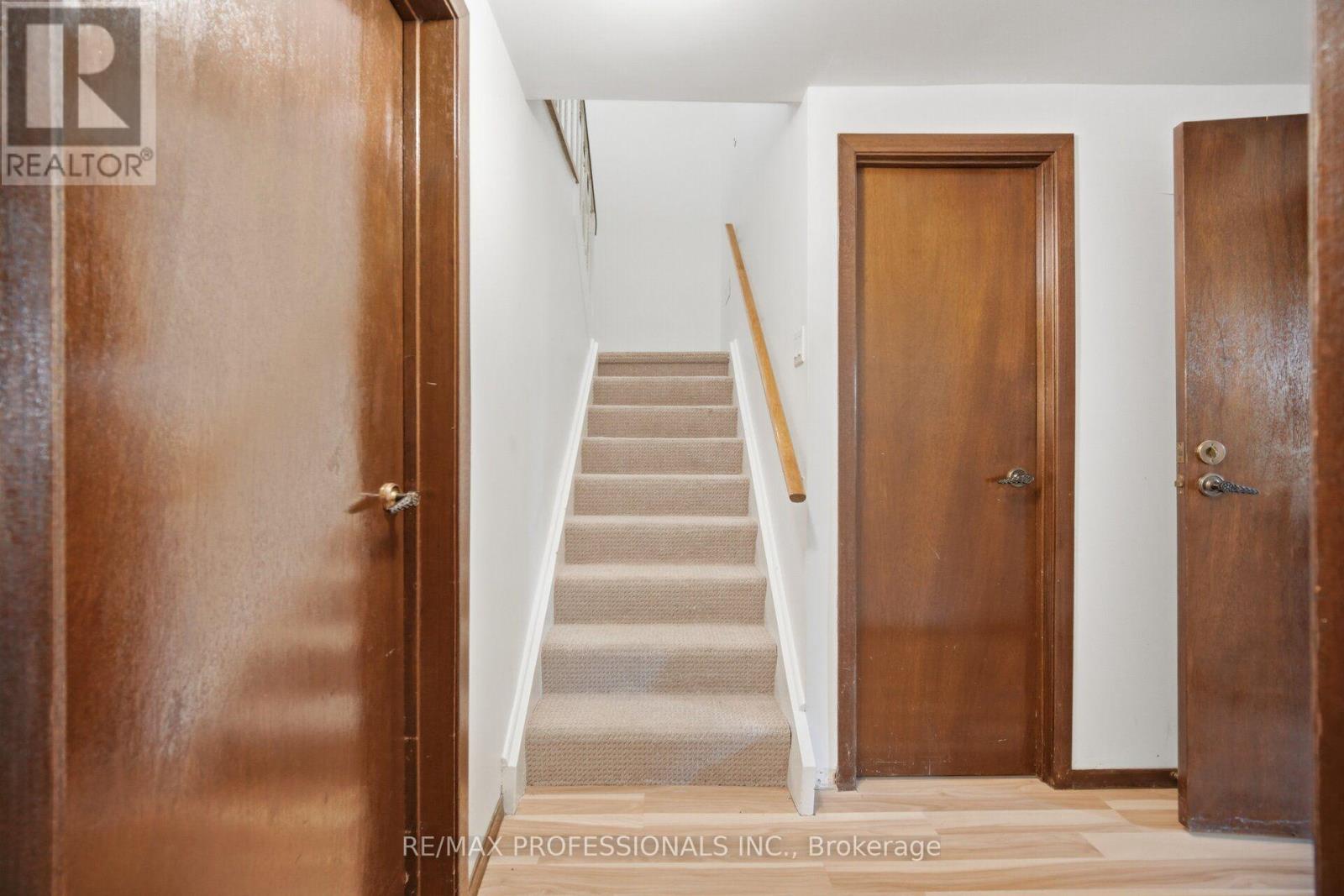 19 Earldown Drive, Toronto, Ontario  M9R 2L4 - Photo 25 - W13749144